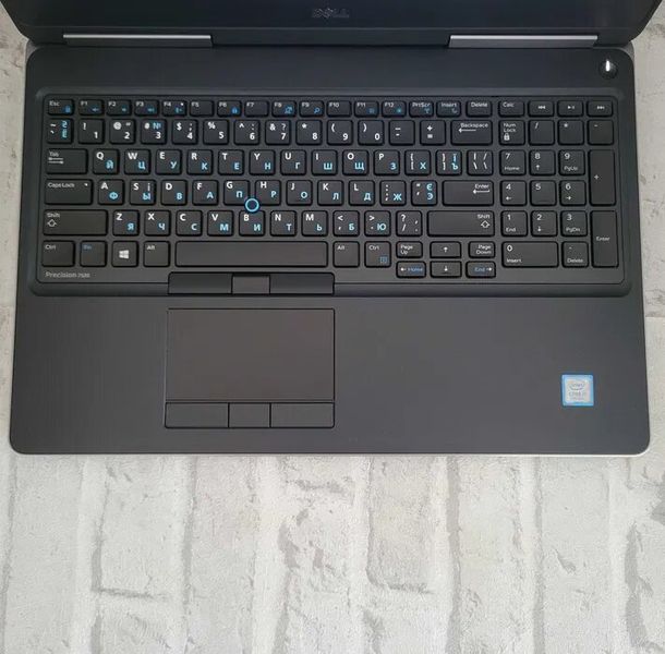 Ігровий ноутбук Dell 15.6"FHD \ i7-7820HQ \ 16гбDDR4 \ 256гбSSD+500гбHDD #610 фото