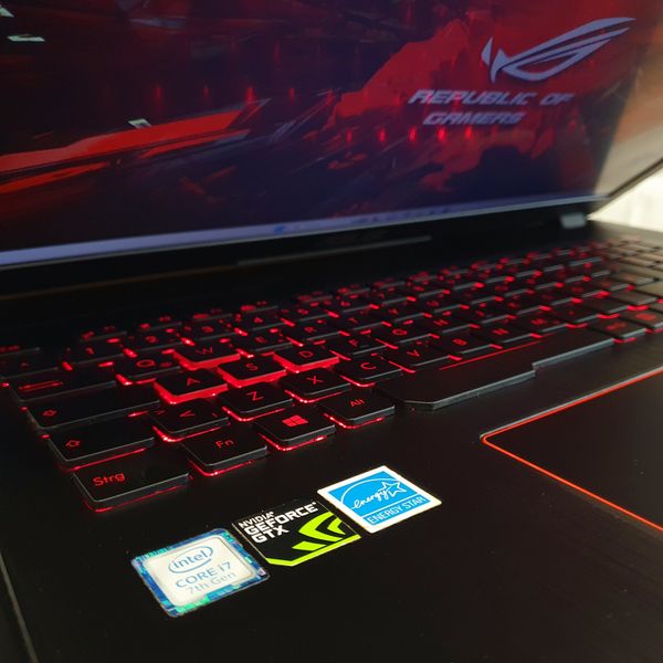 Ігровий ноутбук ASUS FX753VE 17.3 FHD / i7-7700HQ / GTX1050ti 4gb / 16гбDDR4 / 256 SSD + 500gb HDD AsusROG i7-7.1050 фото