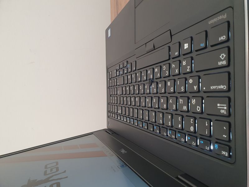 БУ Игровой ноутбук Dell Precision 7530 15.6" FHD / Intel Core i9-8950HK / Nvidia Quadro P2000 (GTX 1050Ti) / 16гб DDR4 / 512гб SSD #3195 фото