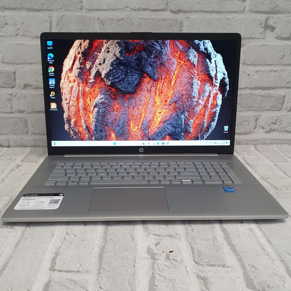 Ноутбук HP Laptop 17-cn0010nr 17.3" HD+ ТАЧ / Intel Core i3-1125G4 / 8гб DDR4 / 256гб SSD 17-cn0010nr фото