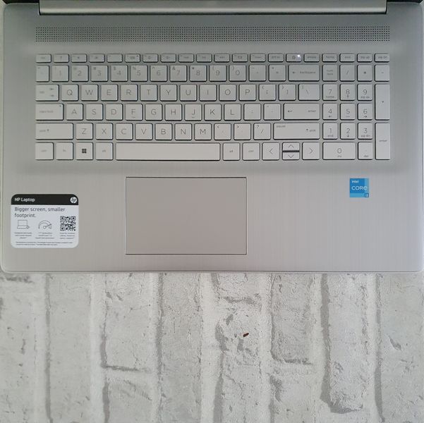 Ноутбук HP Laptop 17-cn0010nr 17.3" HD+ ТАЧ / Intel Core i3-1125G4 / 8гб DDR4 / 256гб SSD 17-cn0010nr фото