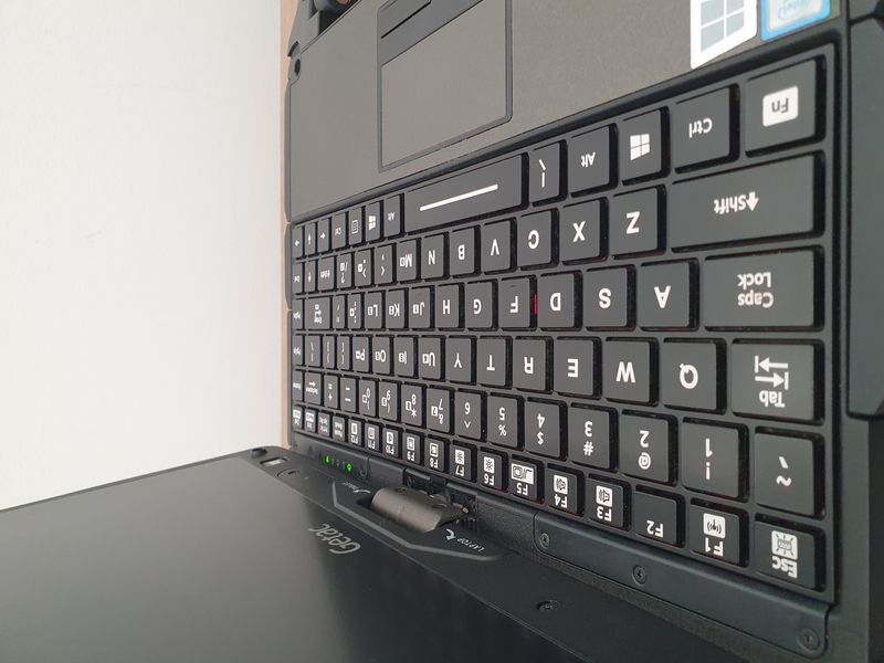 БВ Захищений ноутбук трансформер Getac V110G4 11.6" HD Touch / i7-7500U / 16гб ОЗУ / 256гб SSD / 2 батареї / 4G + WiFi #3230.1 фото