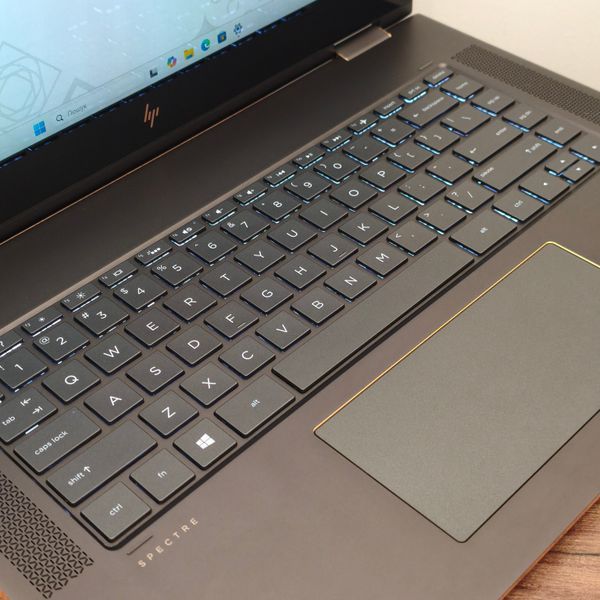 БВ Преміальний ноутбук-трансформер HP Spectre x360 15-bl012dx / 15.6" 4K UHD IPS Touch / Intel Core i7-7500U / NVIDIA GeForce 940MX / 16гб DDR4 / 256гб SSD #3465 фото