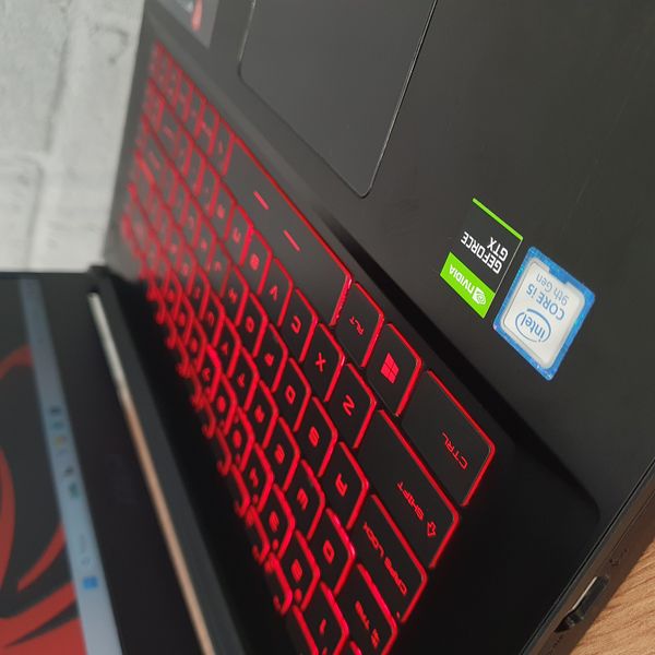 Игровой ноутбук MSI GF65 Thin 9SD 15.6" FHD / 120hz / Intel Core i5-9300H / Nvidia Geforce GTX1660Ti / 16гб ОЗУ / 512гб SSD #1149 фото