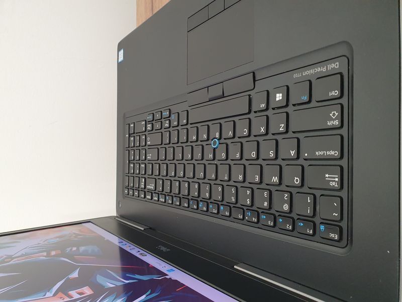 БУ Игровой ноутбук Dell Precision 7710 17.3" 4K / Intel Core i5-6300HQ / Nvidia Quadro M5000M 8гб / 16гб DDR4 / 128гб SSD + 500гб HDD #2180 фото