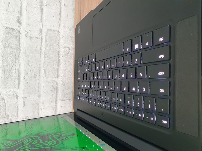 БВ Ігровий ноутбук Razer Blade RZ09-0195 14" 3K (3200x1800) Touch / Intel Core i7-6700HQ / Nvidia GTX1060 6гб / 16гб DDR4 / 512гб SSD #2034 фото