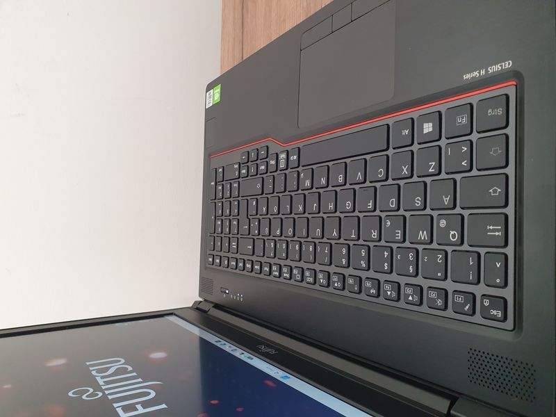 БУ Игровой Ноутбук Fujitsu Celsius H7510 15.6" FHD / Intel Core i7-10850H / Nvidia Quadro T1000 / 16гб DDR4 / 256гб SSD / 4g+WiFI #3209.11 фото