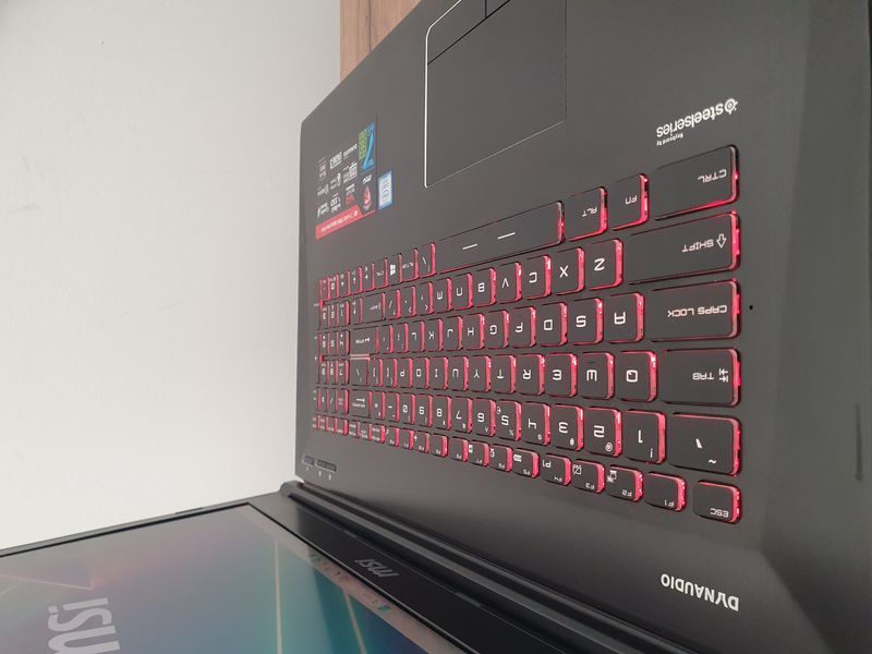 БУ Игровой ноутбук MSI GE72MVR Apache Pro 17.3" FHD 120гц / Intel Core i7-7700HQ / Nvidia GTX 1070 8gb / 16гб DDR4 / 256гб SSD + 500гб HDD #3237 фото