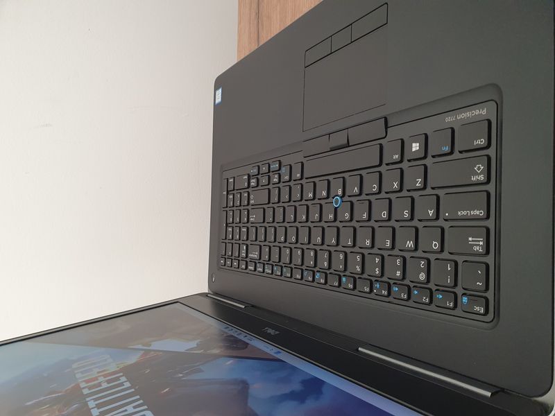 БУ Игровой ноутбук Dell Precision 7720 17.3" FHD / Nvidia Quadro P4000 (GTX1070) 8gb / Intel Core i7-7920HQ / 16гб DDR4 / 128гб SSD + 500гб HDD #2001 16\128+500 фото