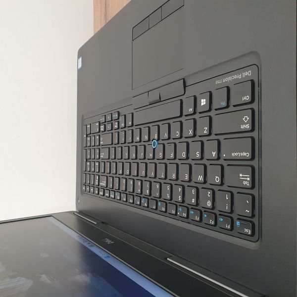 БВ Ігровий ноутбук Dell Precision 7710 17.3" FHD / Intel Core i7-6820HQ / AMD Radeon R9 M375X / 16гб DDR4 / 128гб SSD + 500гб HDD #3279 фото