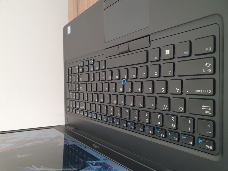 БВ Ігровий ноутбук Dell Latitude 5591 15.6" FHD Touch / Intel Core i7-8850H 12 потоків / Nvidia GeForce MX130 / 16гб DDR4 / 256гб SSD #3052 фото