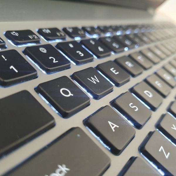БУ Игровой Ноутбук Dell Precision 3541 15.6" HD / Intel Core i7-9750H / Nvidia Quatro P620 (GTX 1050) / 16гб DDR4 / 256гб SSD #2039 16/256 фото