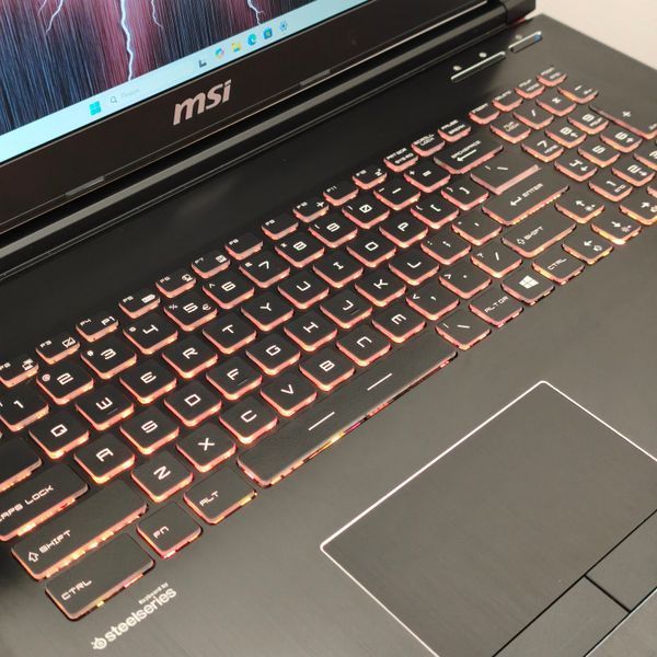 БВ Ігровий ноутбук MSI GE72VR 7RF Apache Pro / 17.3" Full HD TN / Intel Core i7-7700HQ / GeForce GTX 1060 / 16гб DDR4 / 256гб SSD + 500гб HDD #3474 фото